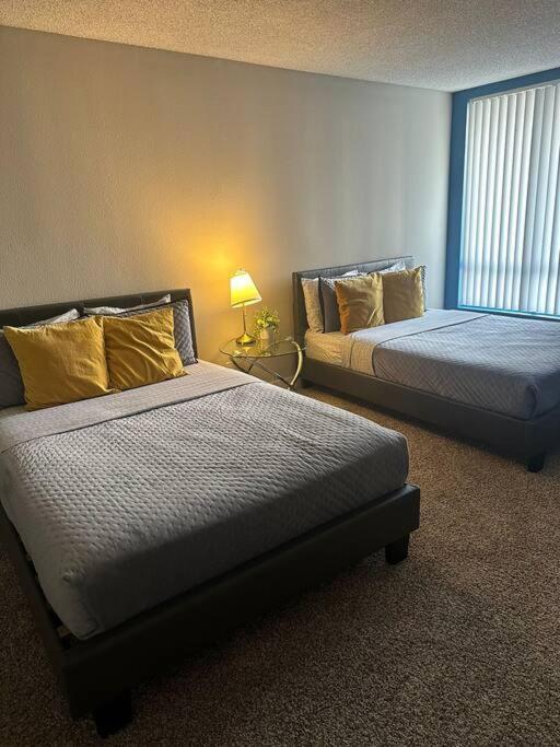 Two Bedroom Hollywood Apartment Лос-Анджелес Экстерьер фото